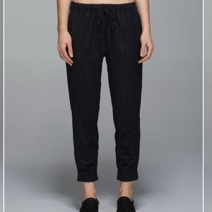 Lululemon Jet Crop *Full-On Luon in Desert Snake Deep Coal Black